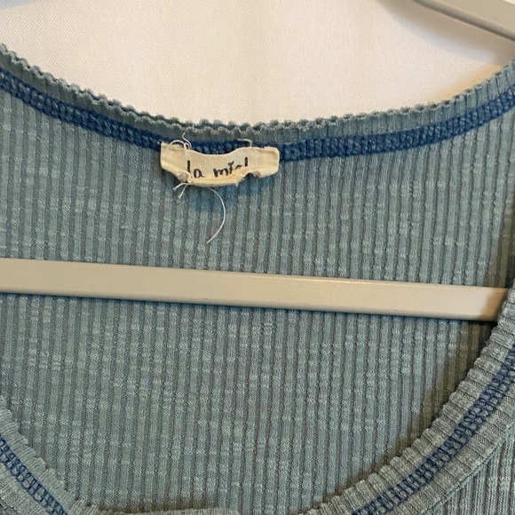 Blue Sleeveless Ribbed Top - Picture 3 of 6